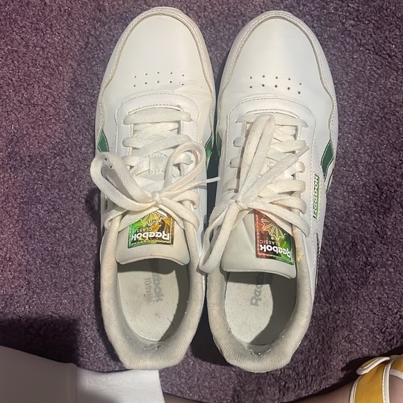 Really cool iridescent and white Reebok tennis shoes - Picture 3 of 7